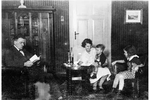 Karl, Margarete, little Frederick, and Charlotte at home, circa 1927