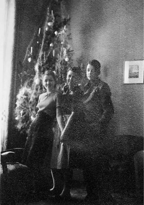 Charlotte, Margarete, and Frederick at home in Vienna for Christmas, circa 1939
