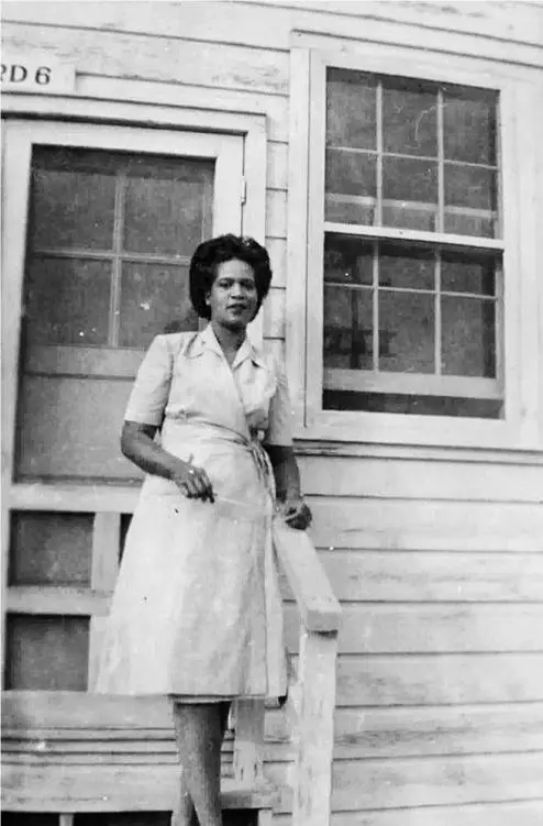 Elinor outside the barracks